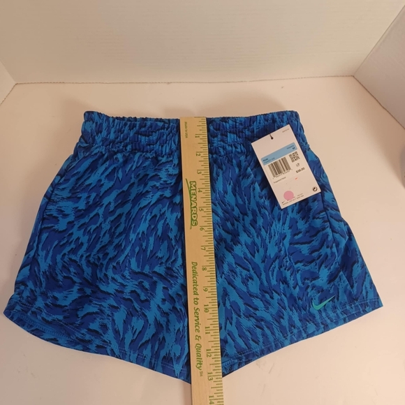 New Girls' Nike Med Dri-Fit Woven High-Waisted Shorts Blue Animal Print MSRP:$38 - Picture 4 of 6